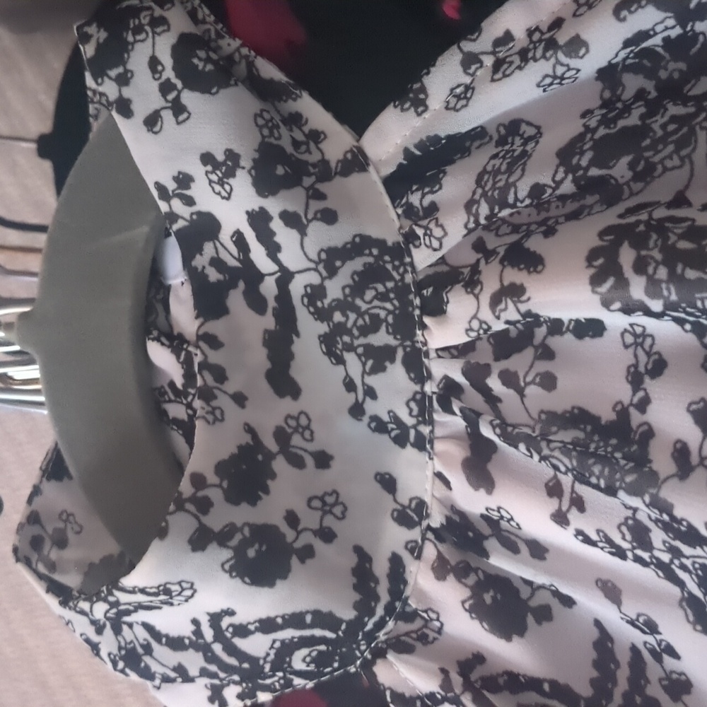 Rebecca Minkoff Black/White Paisley Sleeveless Top - Picture 4 of 8